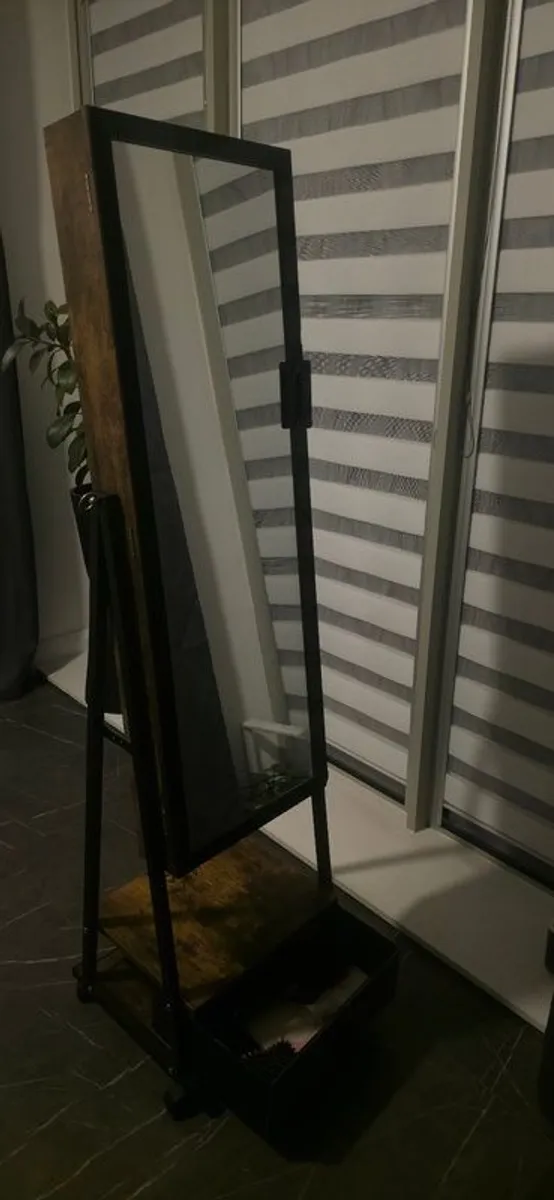 Stand mirror - Image 2