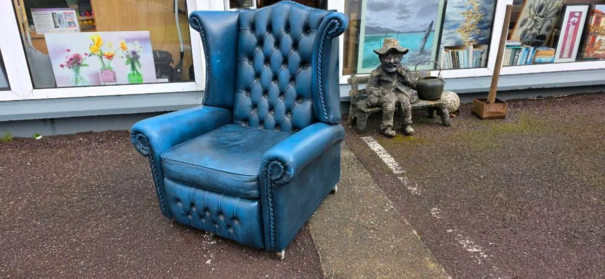 Chesterfield Recliner - Image 1