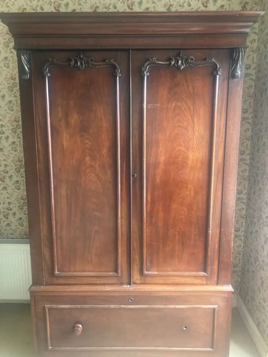 Antique gentlemen’s wardrobe - Image 1