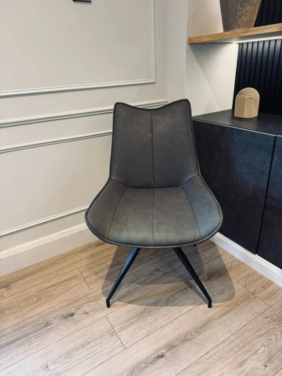 8 Dining chairs - Image 1