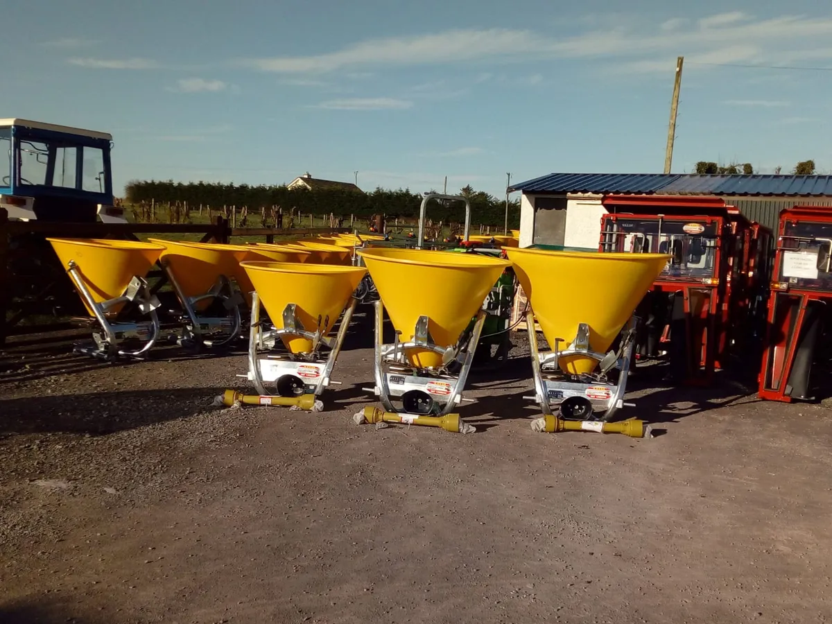 Fertiliser spreader - Image 2