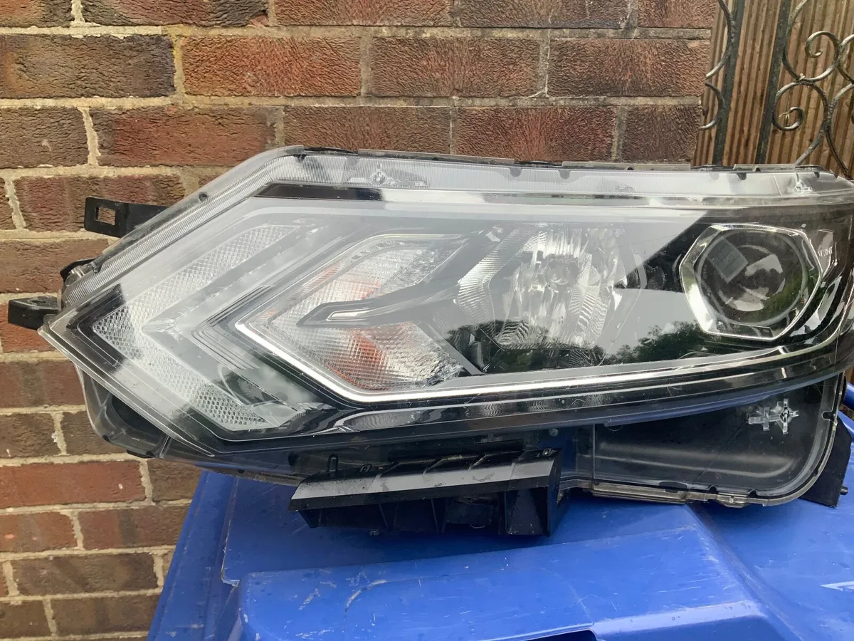 Qashqai N/S headlight - Image 3