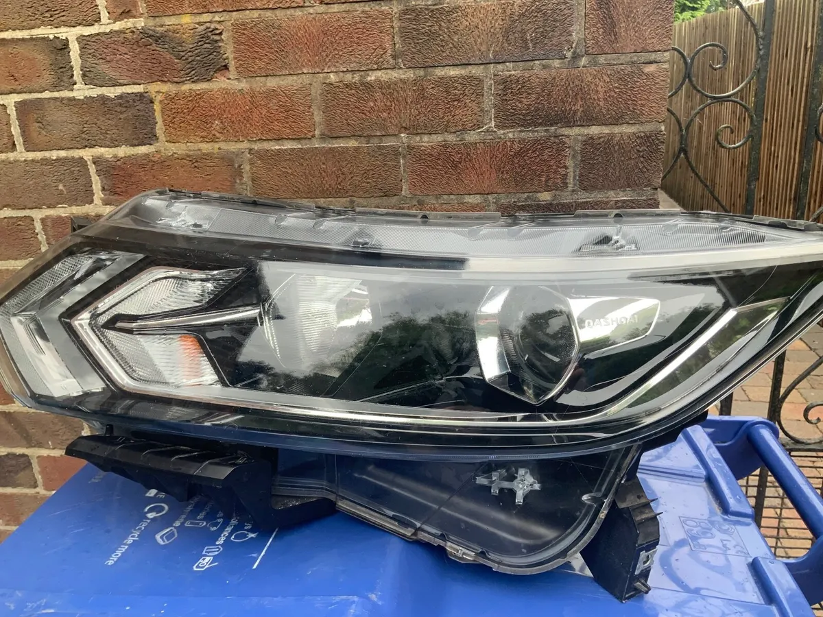 Qashqai N/S headlight - Image 1