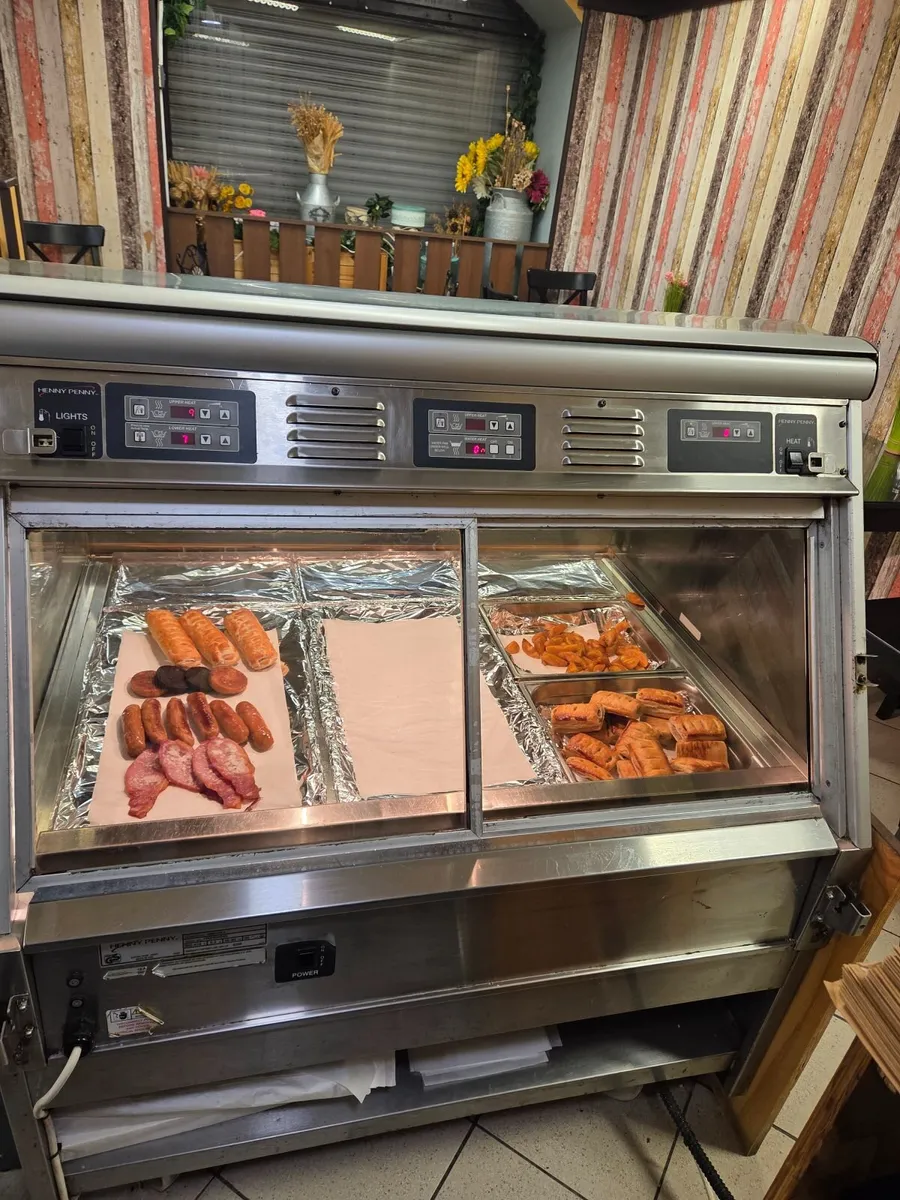Hot deli counter - Image 1