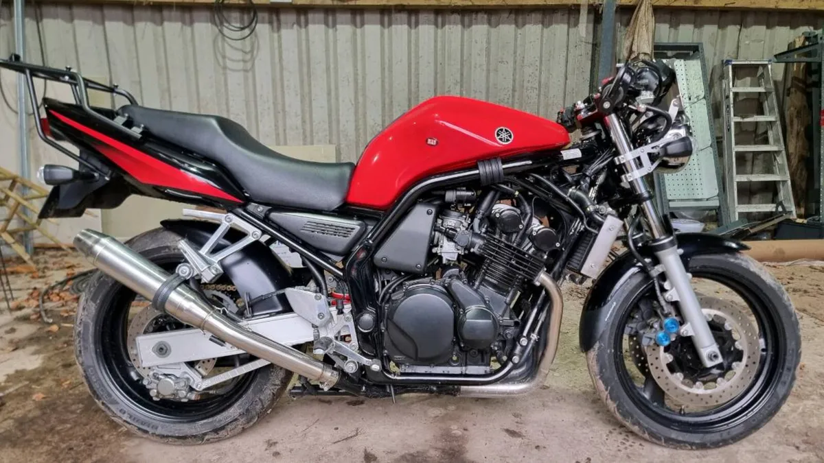 Yamaha fzs 600 - Image 1