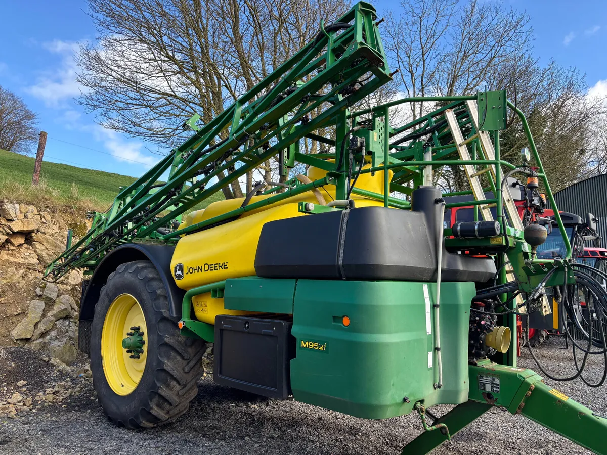 John Deere M952i  Trailed Sprayer - Image 1