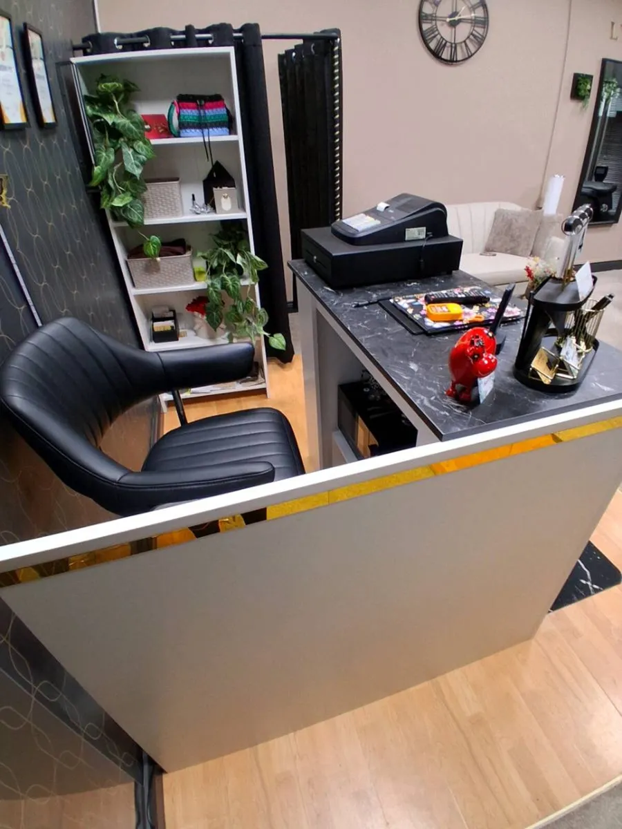 Cash register, reception desk - Image 3