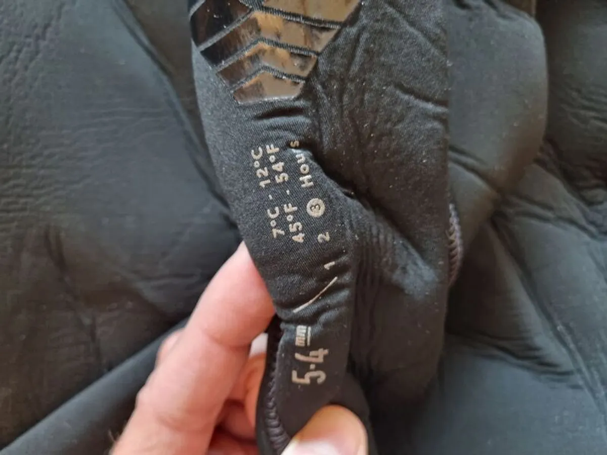 Surfing 5/4mm wetsuit. Neoprene with hood. - Image 2