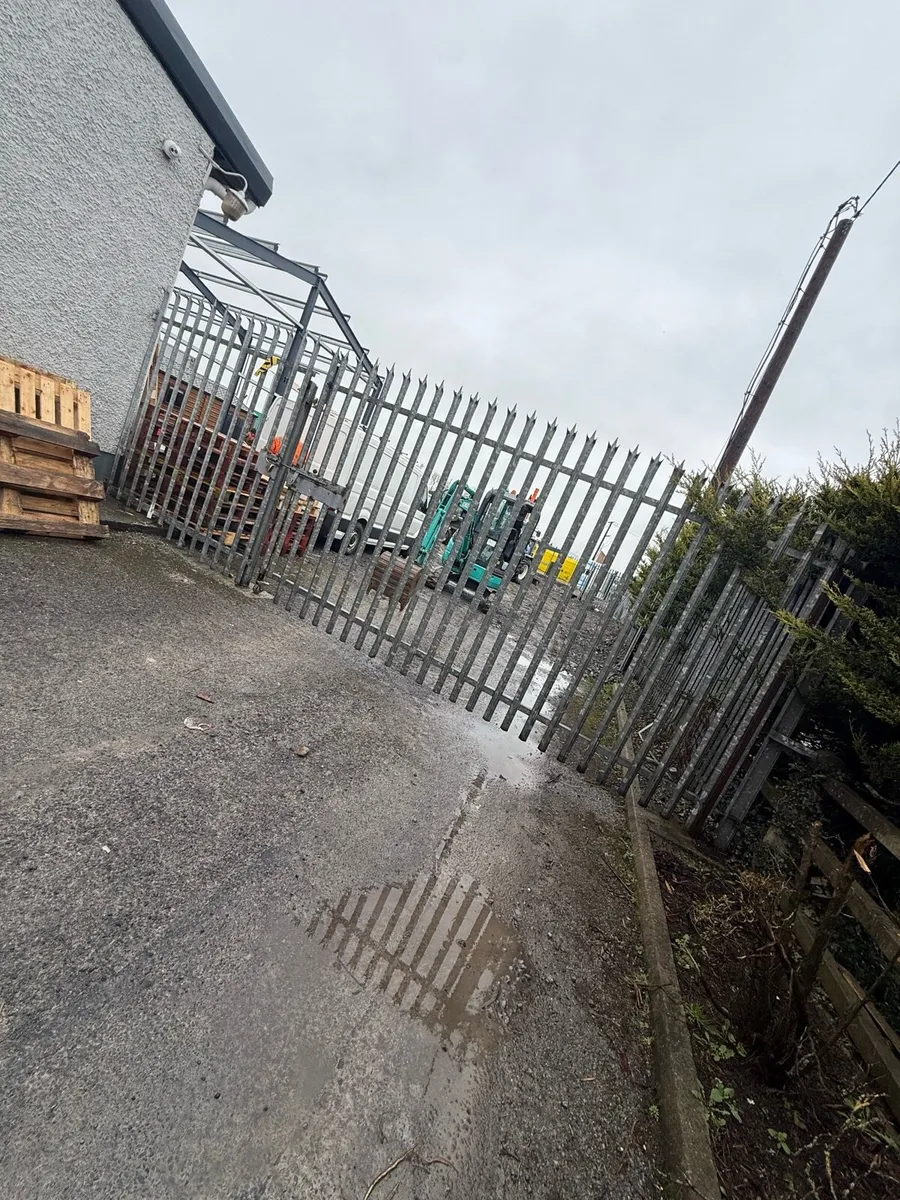 Palisade fencing & gate - Image 2
