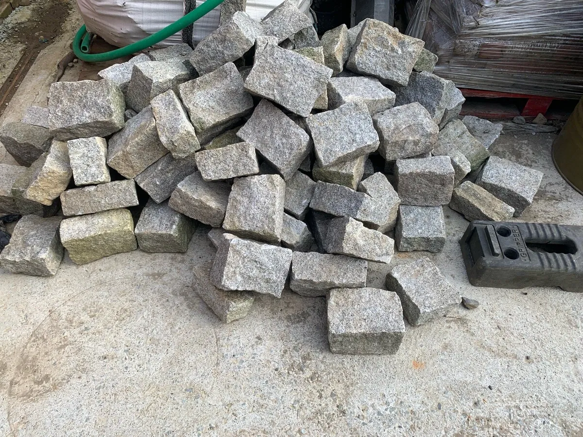 Granite cobblestones - Image 1