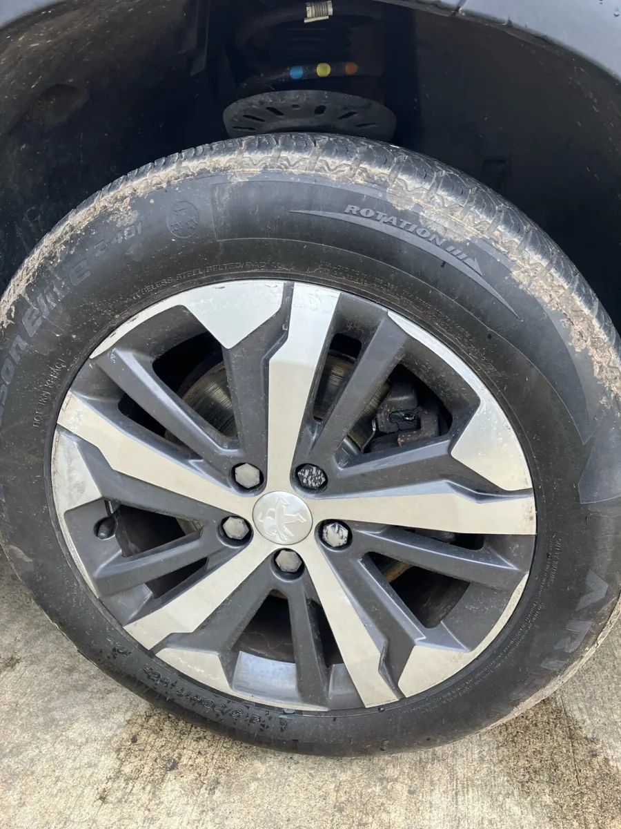 2022 peugeot rifter gt line parts breaking - Image 4