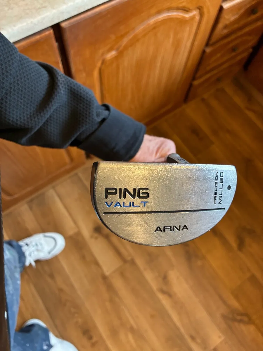 Ping vault putter 35” - Image 1