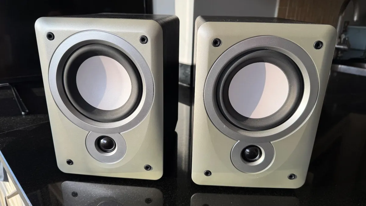 Denon SC-F102 Speakers - Image 1