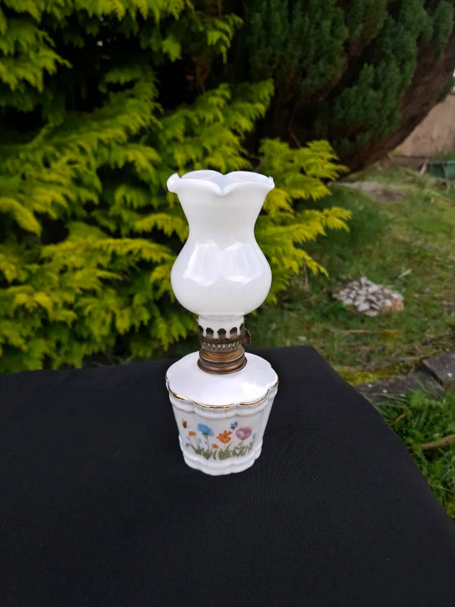 Small parafin oil lamp postage possible