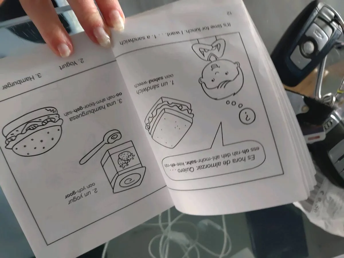 Spanish for kids colouring book - Image 2