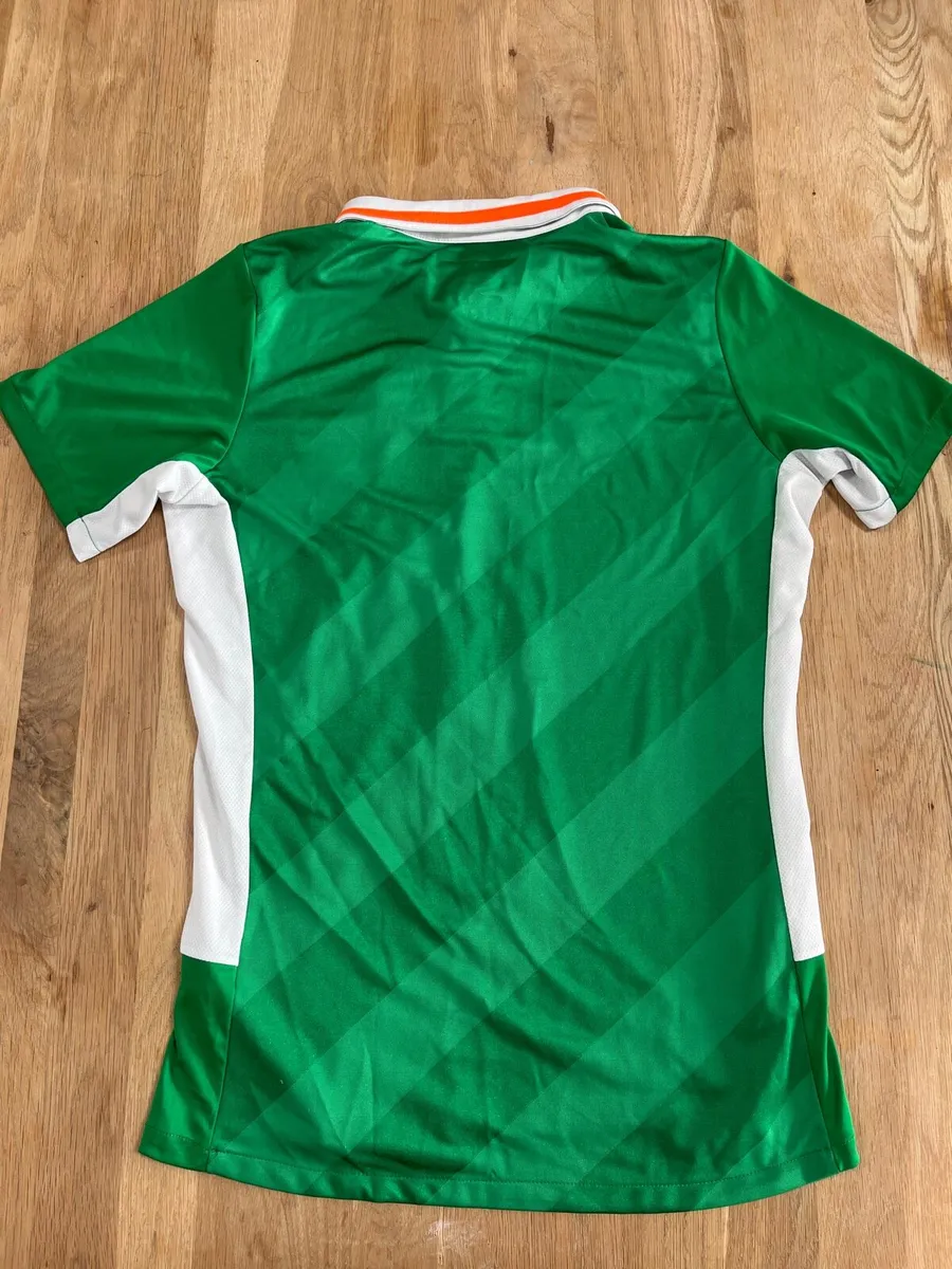 2015-2016 Ireland Football Jersey size small - Image 2