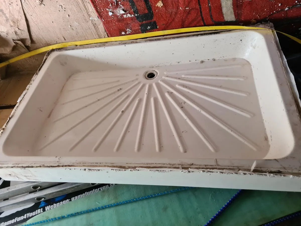 Rectangular shower tray and open-out door - Image 2