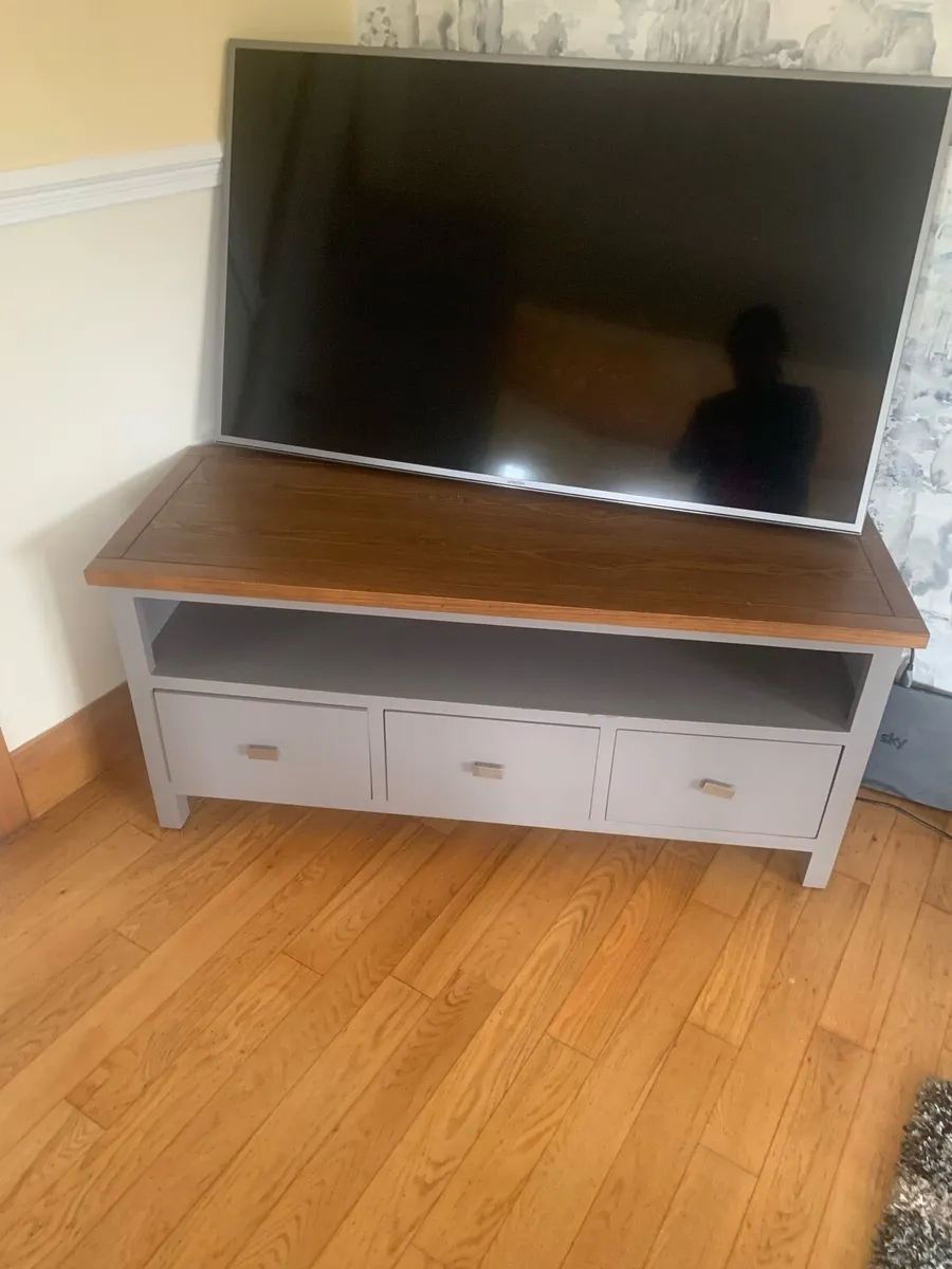 Tv unit and matching side table - Image 1