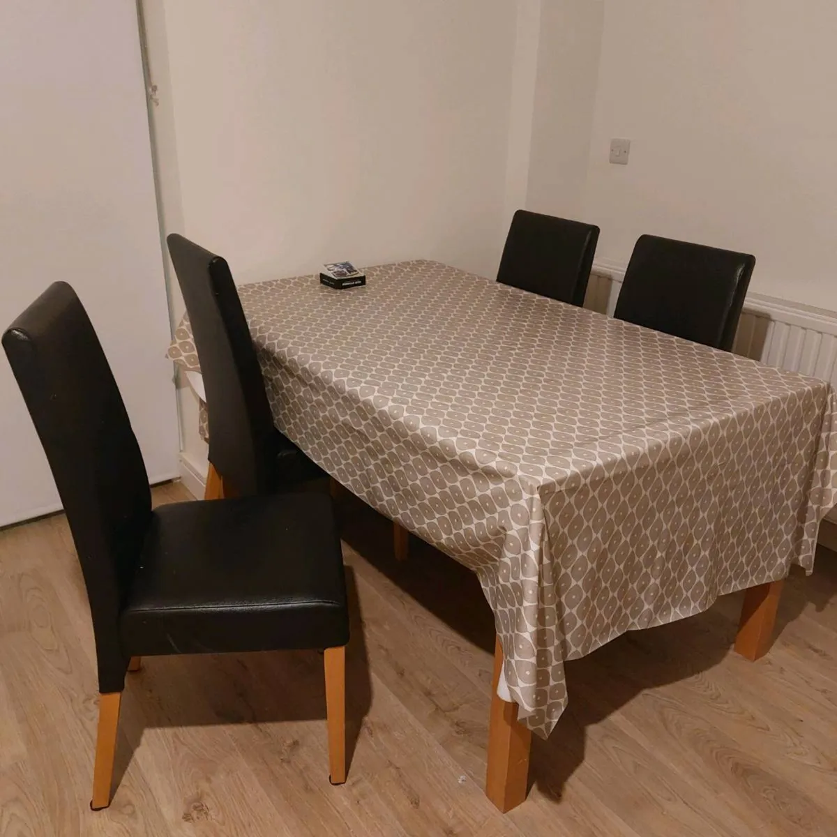 Kitchen Table and Chairs - Image 1