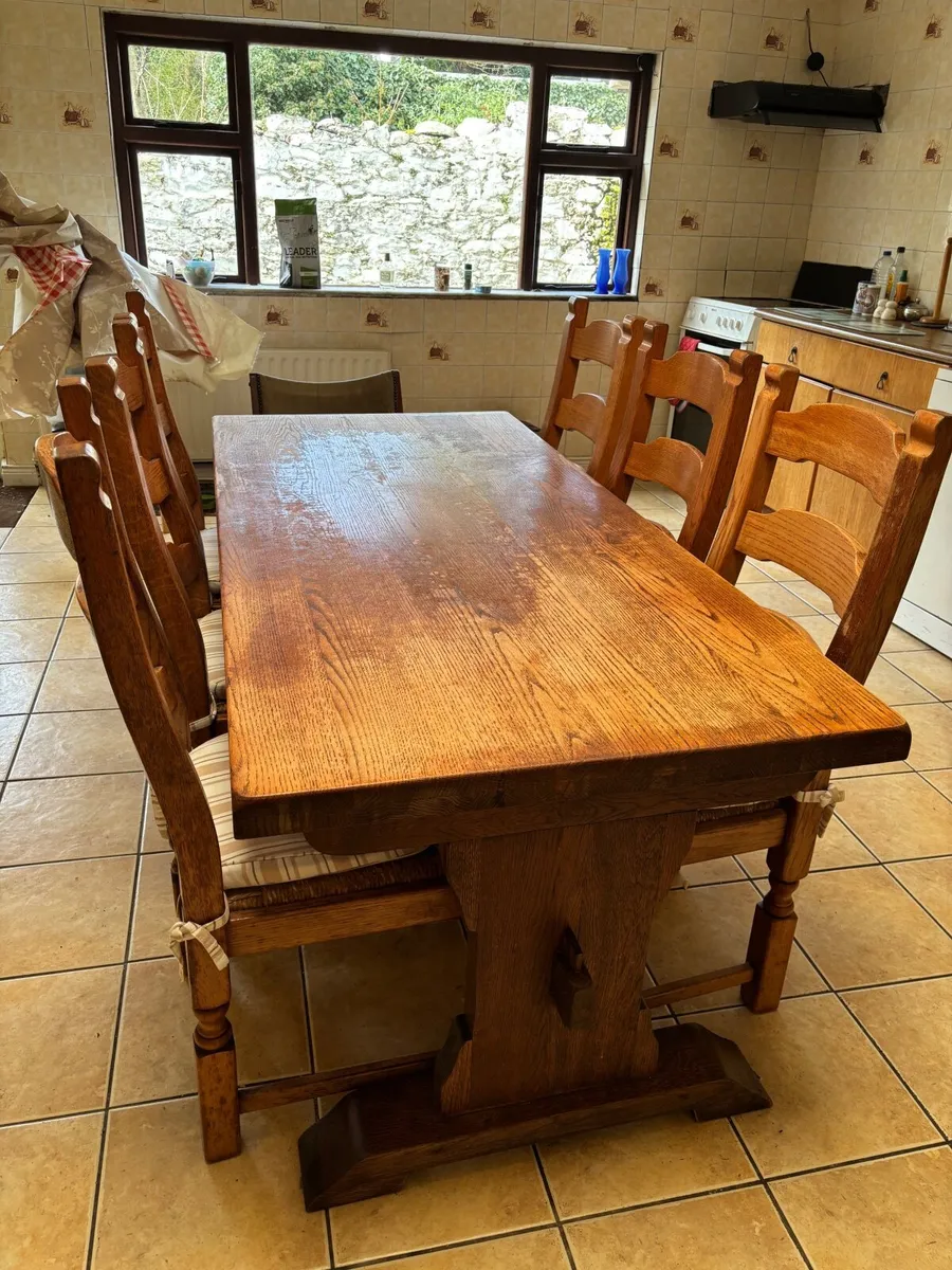 Table and chairs - Image 2