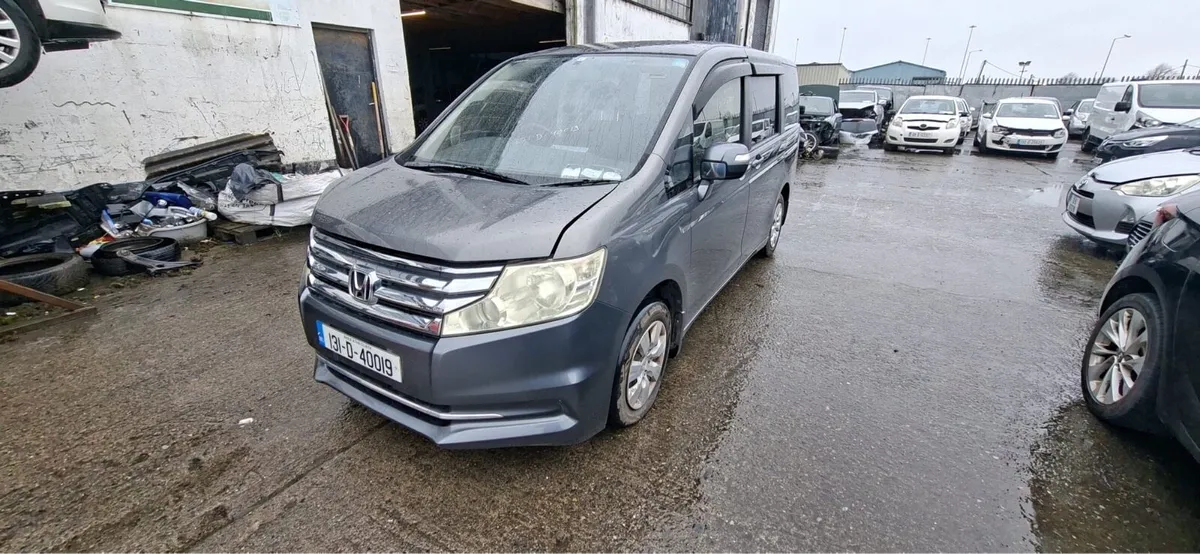 13 a Stepwagon - Image 4