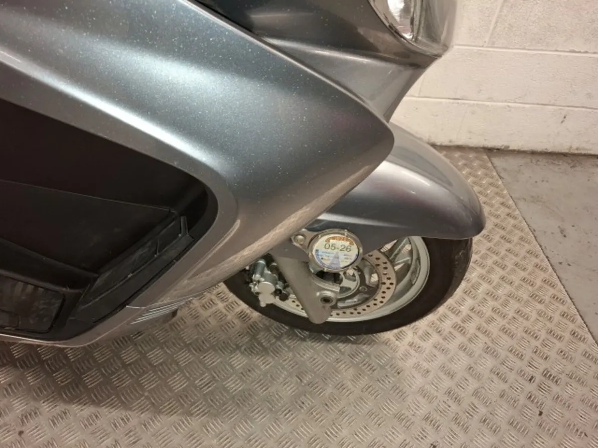 Suzuki Burgman 400 2007 - Image 3