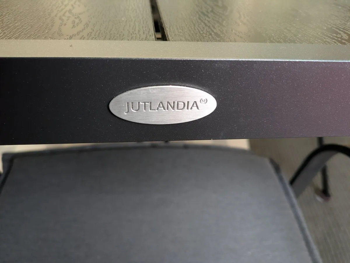 Outdoor garden furniture Table and chairs with Cus - Image 1