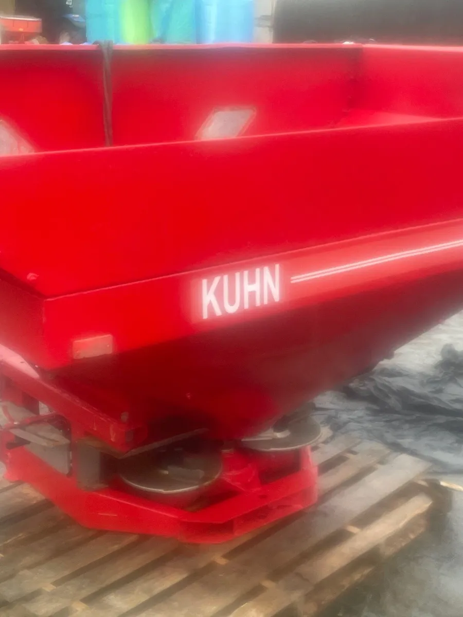 Fertilizer spreader - Image 2