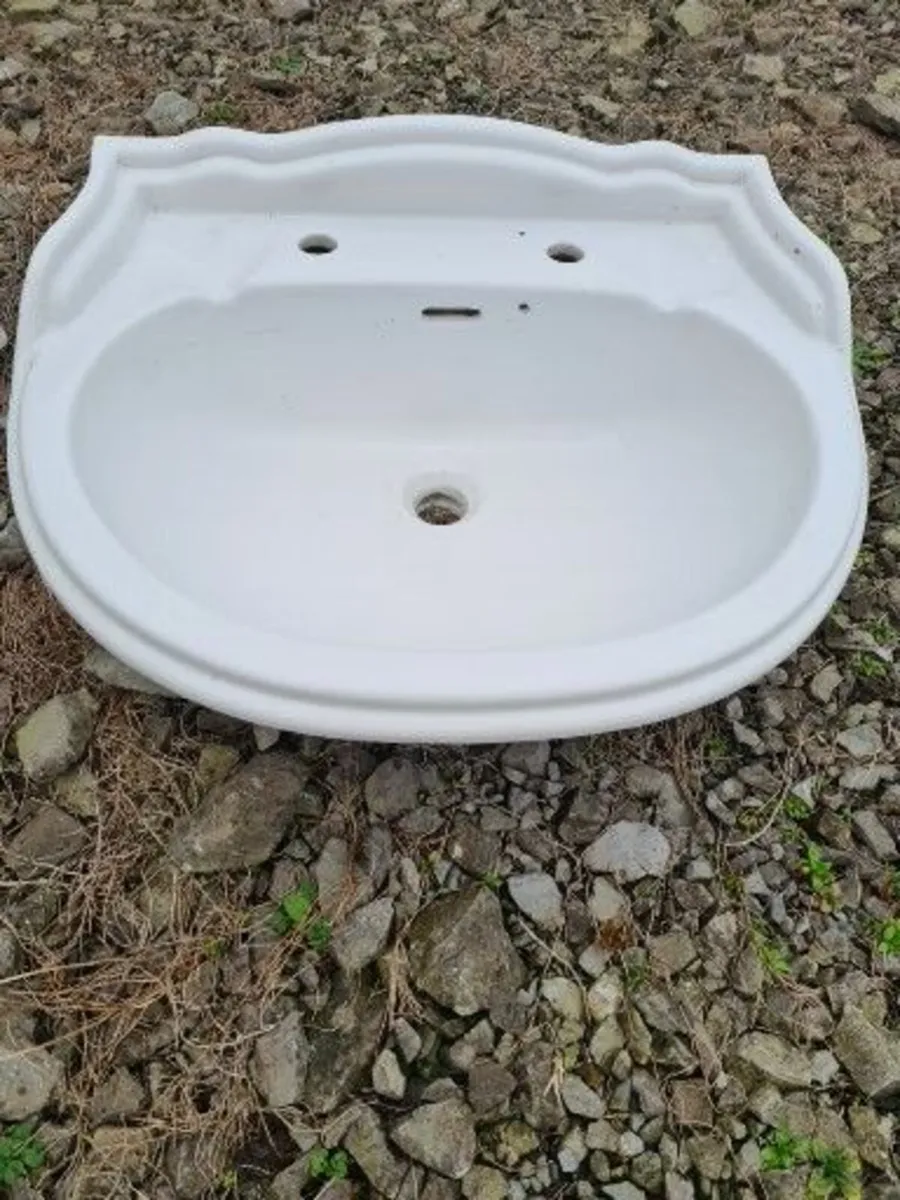 Large decorative sink and pedestal - Image 1