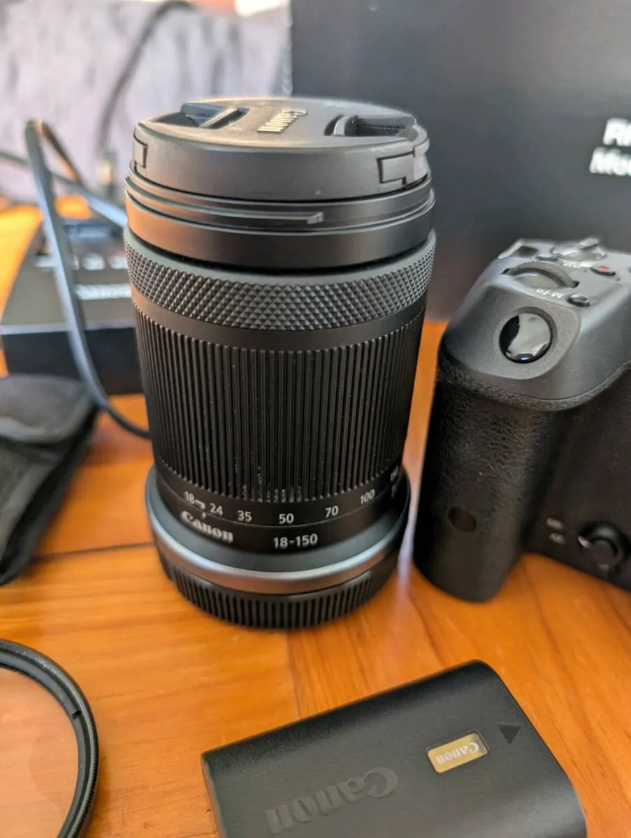 Canon R7 with kit lens - Image 3