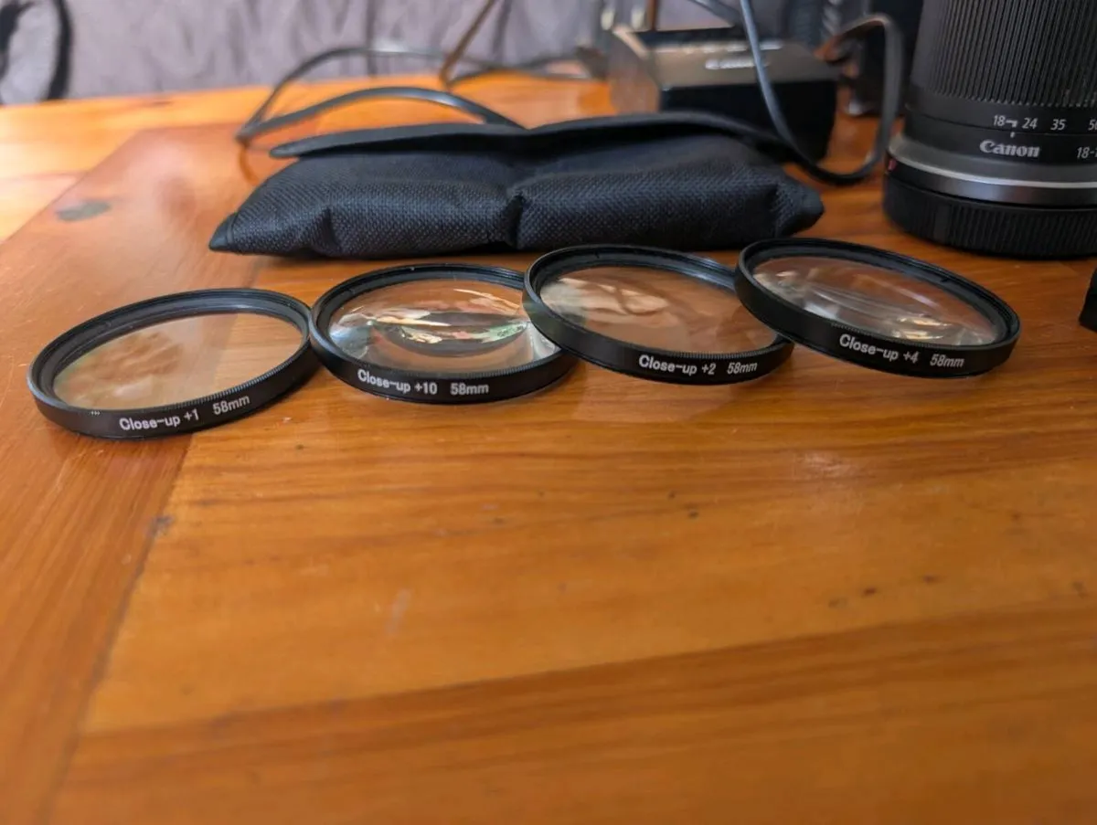 Canon R7 with kit lens - Image 4