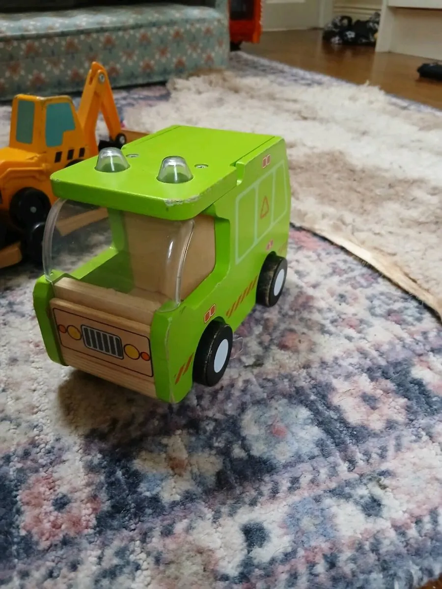 Small wooden toy trucks - Image 2