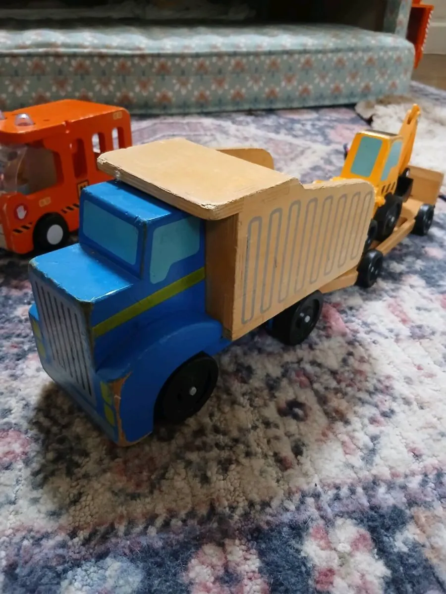 Small wooden toy trucks - Image 3
