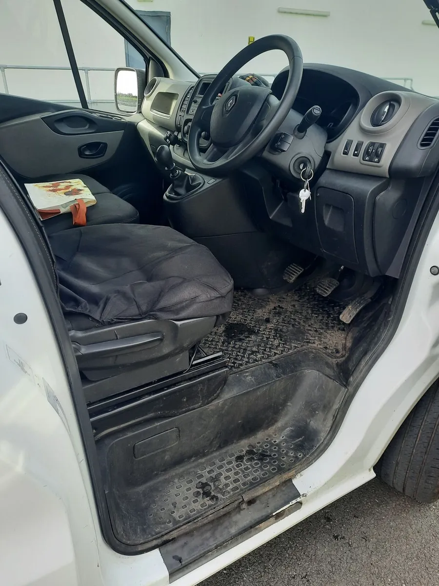 Renault Trafic 2015 - Image 2