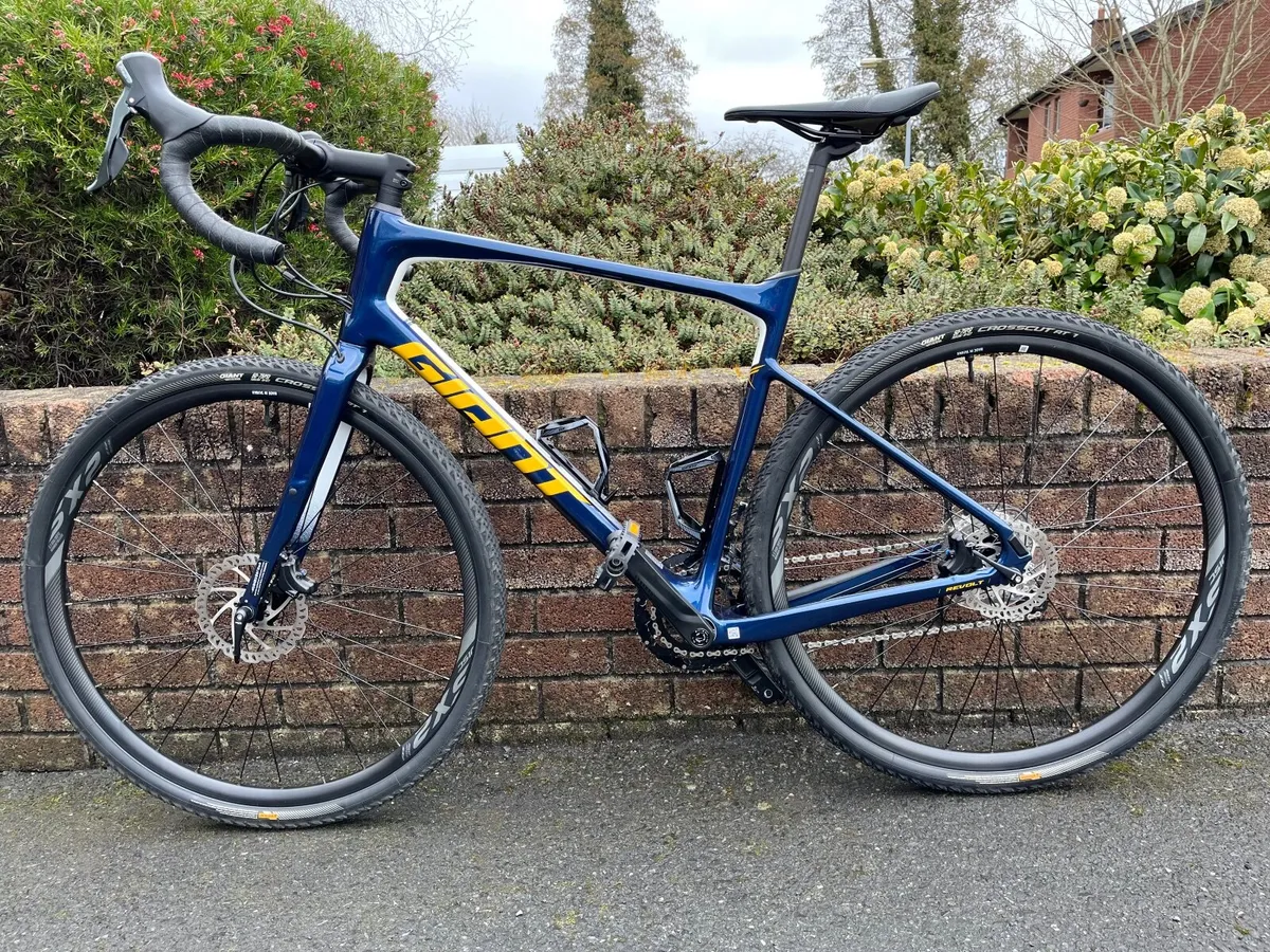 Giant Hybrid Gravel/Road bike Full Carbon - Image 2