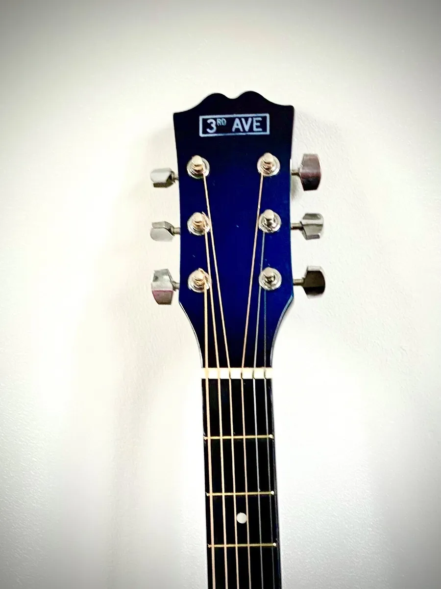 Acoustic guitar - Image 2