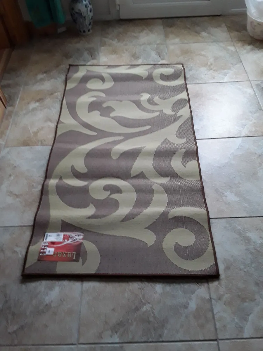 Brand new sitting room rug never used - Image 2