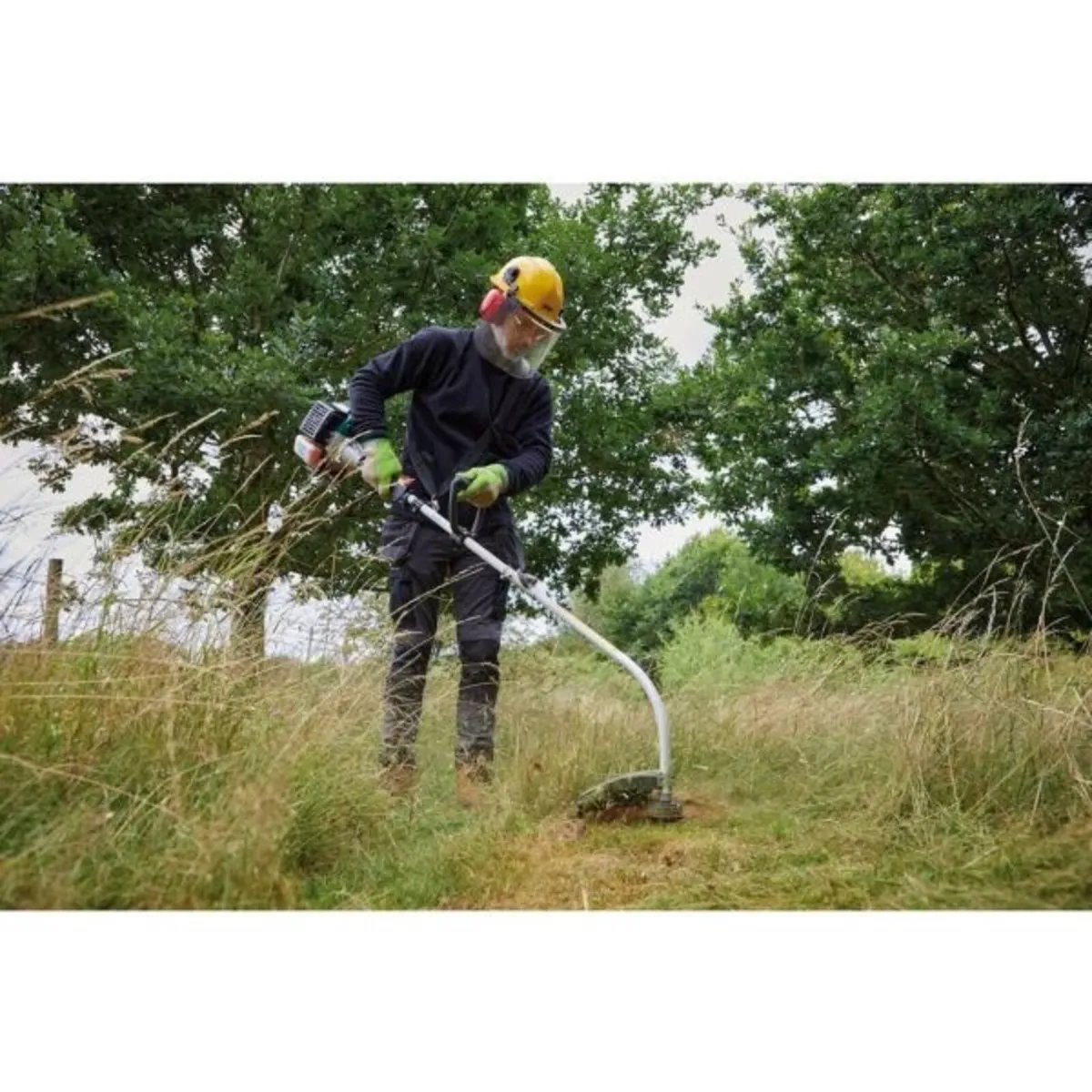 Draper 2-in-1 Petrol Grass and Hedge Trimmer, 33cc - Image 3