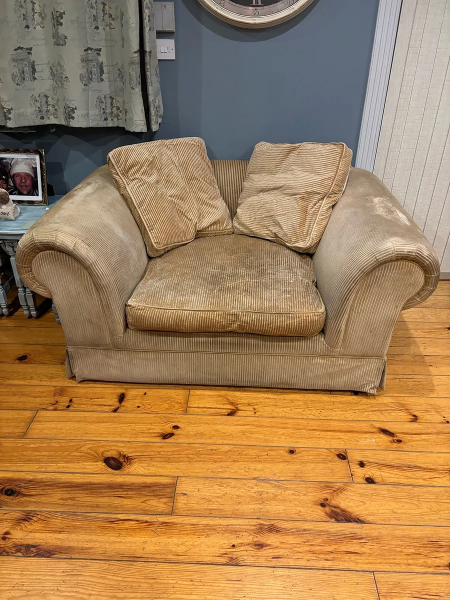 1/half seats plus large 3 seater - Image 1