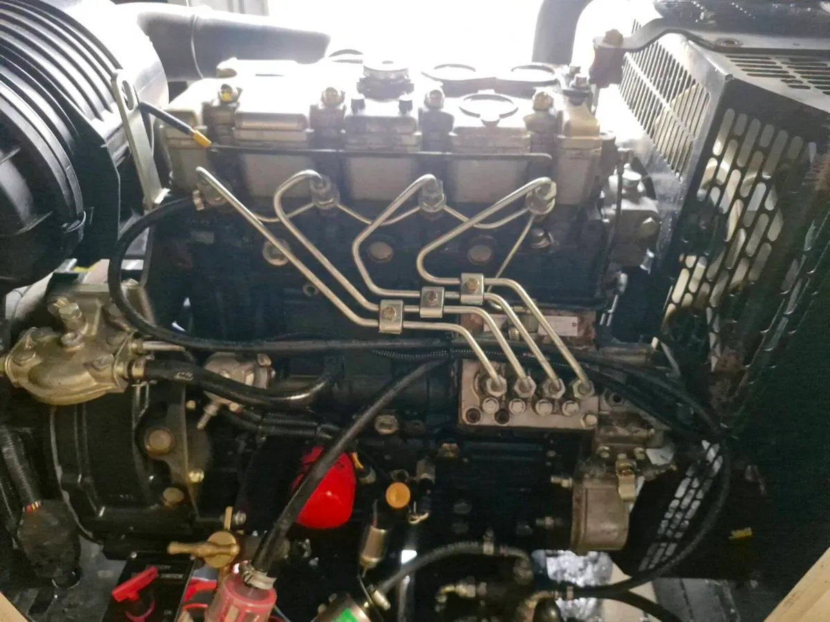 Perkins 4 cylinder engine - Image 4