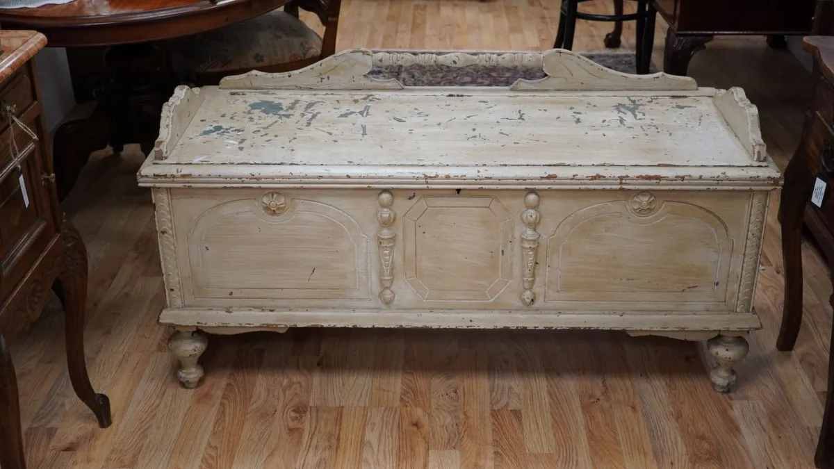 Vintage Cedar Blanket Chest Bench - Image 2