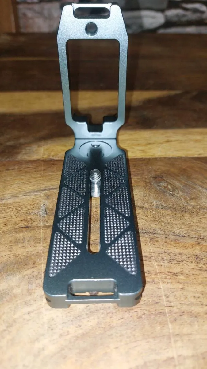 3 legged thing qr11-2.0 grey l bracket - Image 1