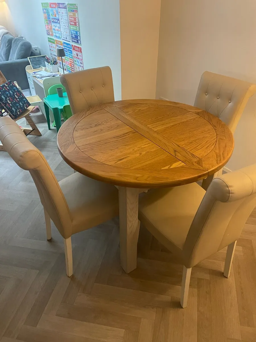 Dining room  extendable table and Chairs - Image 2