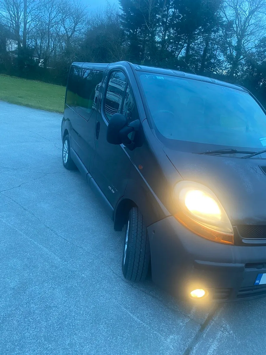 Renault traffic Swb Crewcab BLACK - Image 1