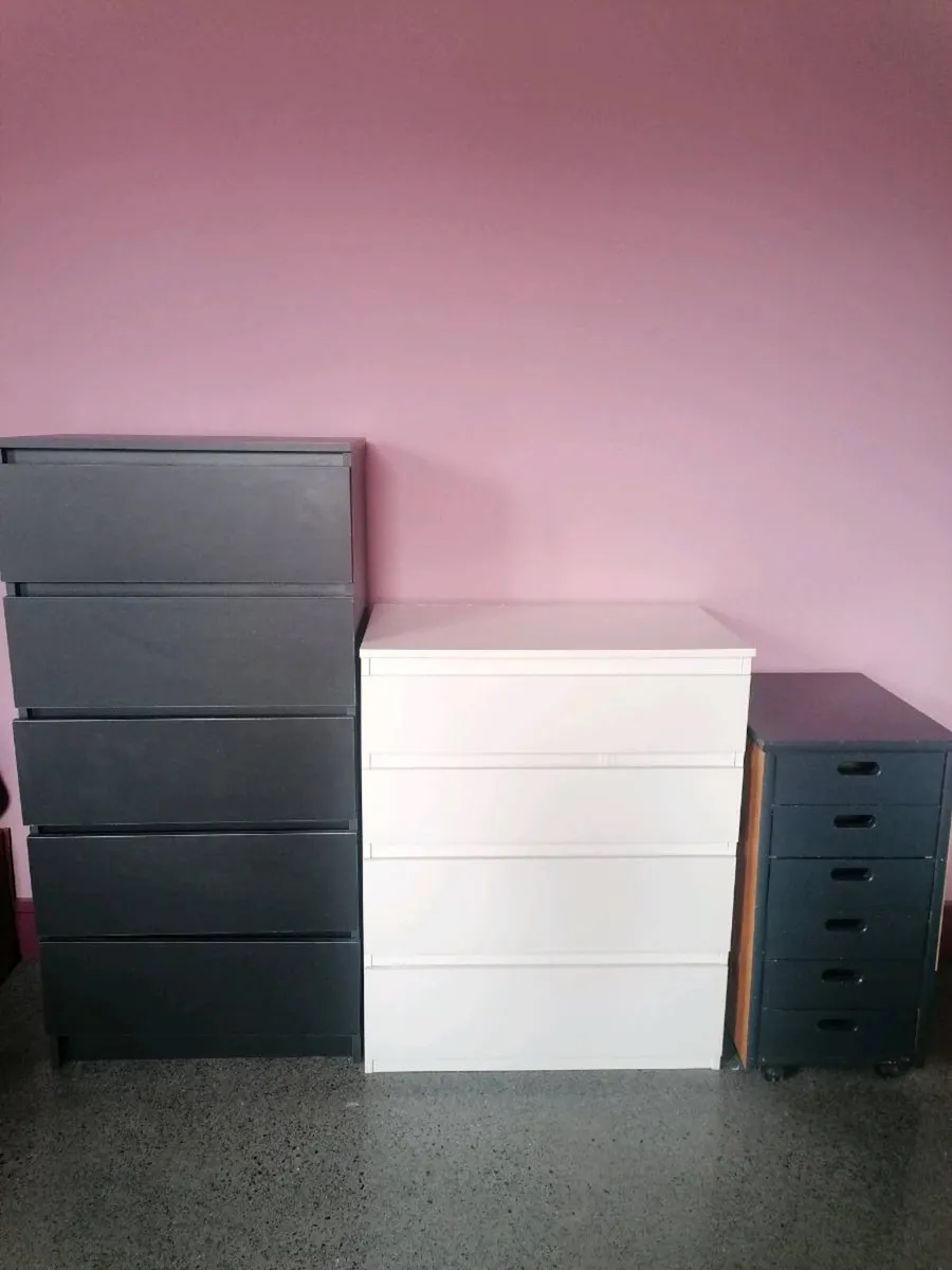 Chest of drawers