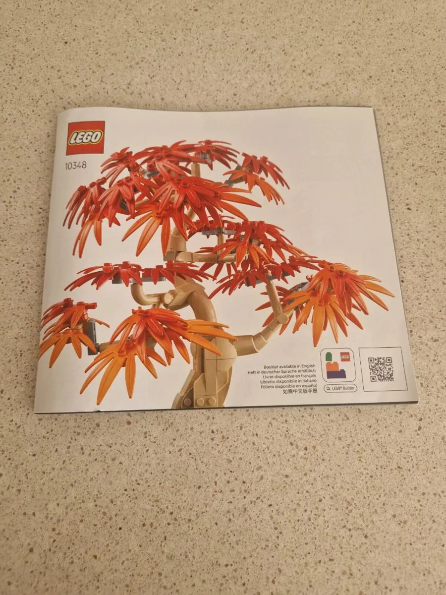 LEGO Botanicals Japanese Red Maple Bonsai Tree Set - Image 2