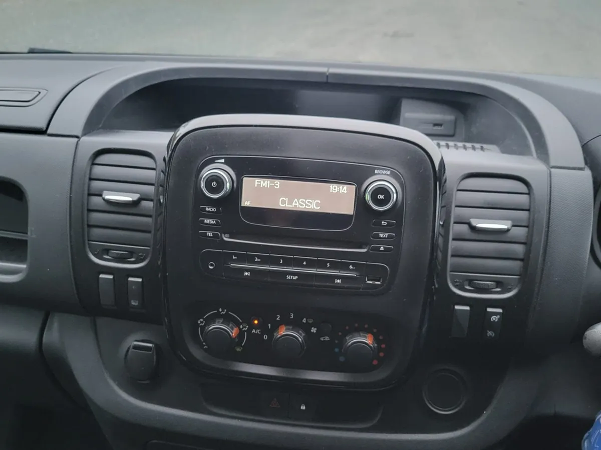 Opel Vivaro 2017 - Image 2