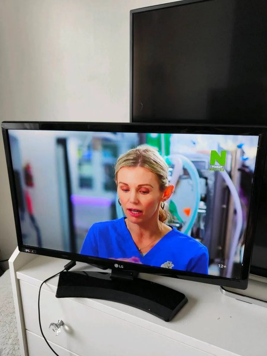 LG 22" Full HD Monitor TV - Image 2