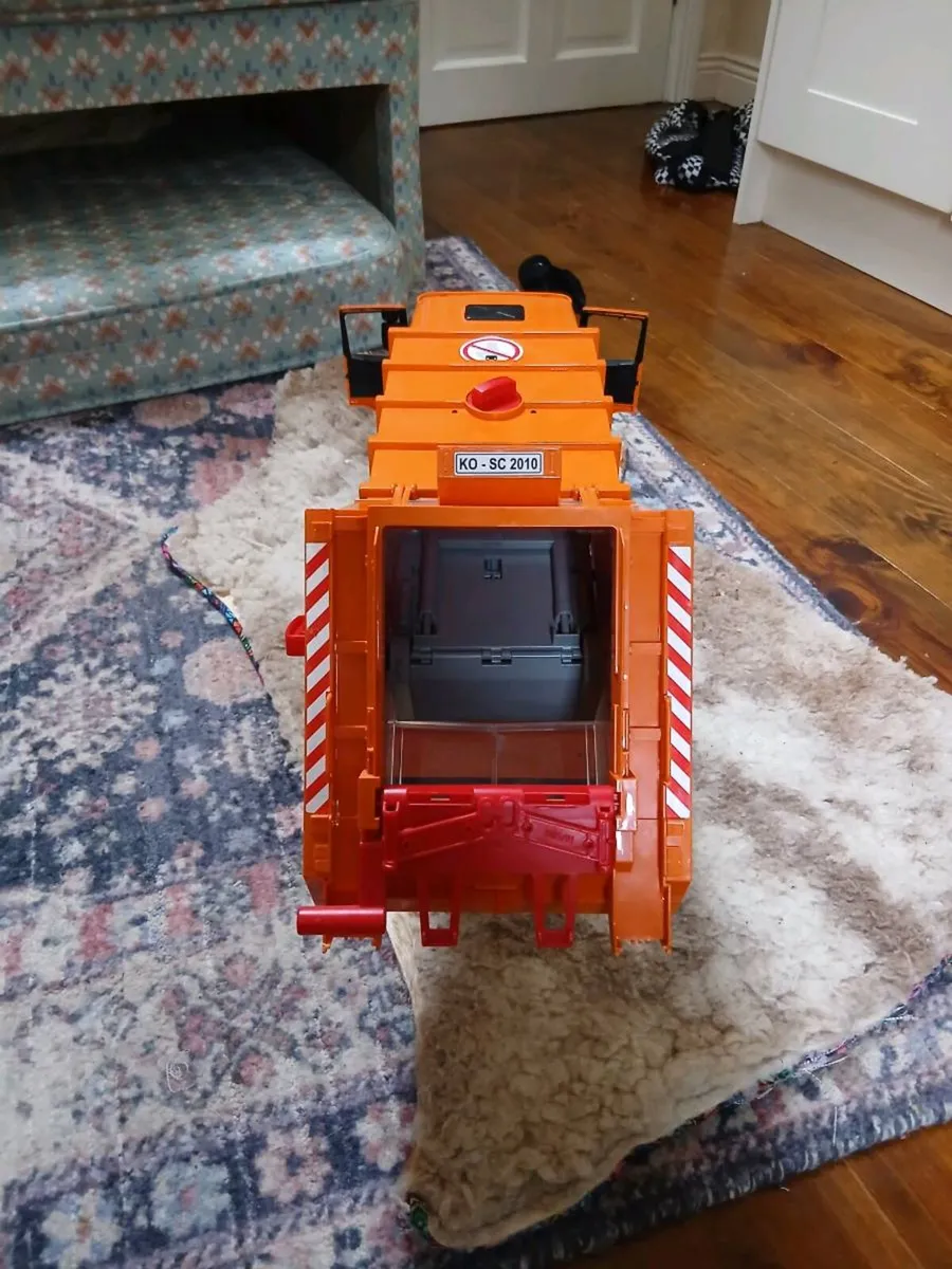 Large Toy Garbage Truck - Image 3