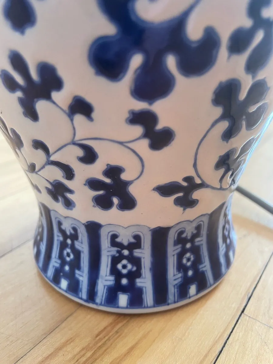 Pair of blue white ceramic table lamps - Image 3